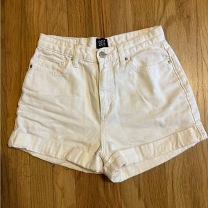 BDG Brand White Denim Mom High Rise shorts S 26